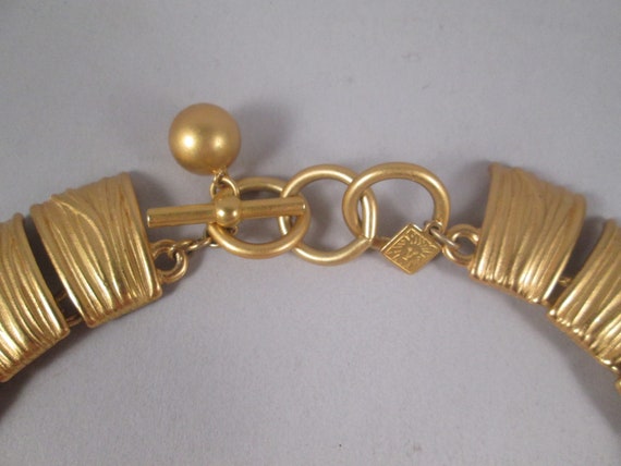 ANNE KLEIN Gold Choker Necklace.  Sculptural Arch… - image 5