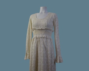 1970s SAKS 5th AVENUE Lace Dress.  Gunne Sax Style, Ruffle Hem, Antique Tablecloth Lace, Fitted Bodice, Size XS, Bust 33"34", Waist 25"