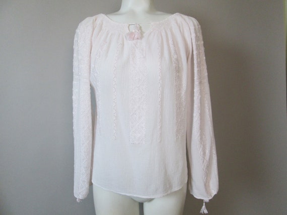 VINTAGE ROMANIAN Embroidered Peasant Top Shirt Blouse. Beautiful