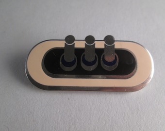 MARTINE BEDIN Acme Studios Los Angeles "Triskellion" broche. Cloisonne-glazuur, Memphis-ontwerp uit de jaren 80.