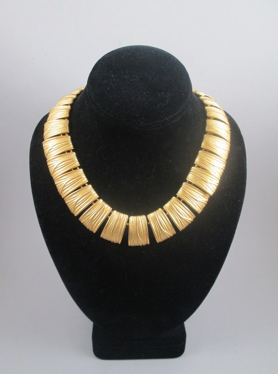 ANNE KLEIN Gold Choker Necklace.  Sculptural Arch… - image 1