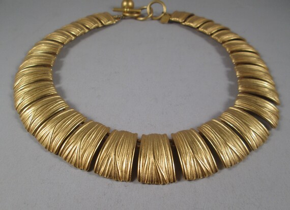 ANNE KLEIN Gold Choker Necklace.  Sculptural Arch… - image 3