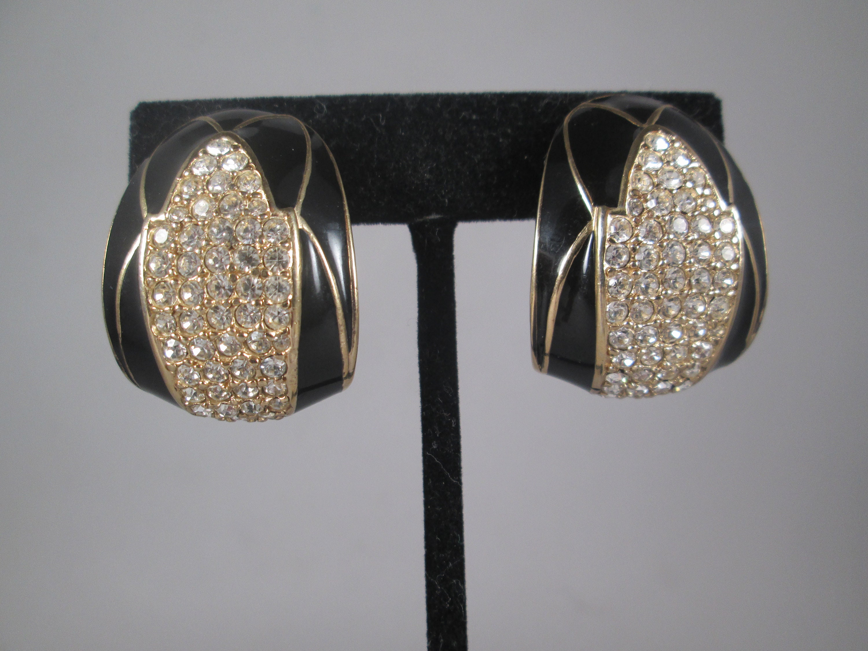 Ciner black enamel earrings clip-on 80s - Katheley's