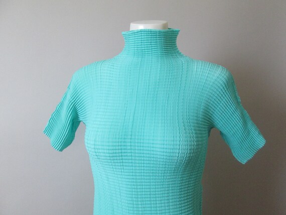 ISSEY MIYAKE Pleated Tee Shirt Top. Crinkled Turq