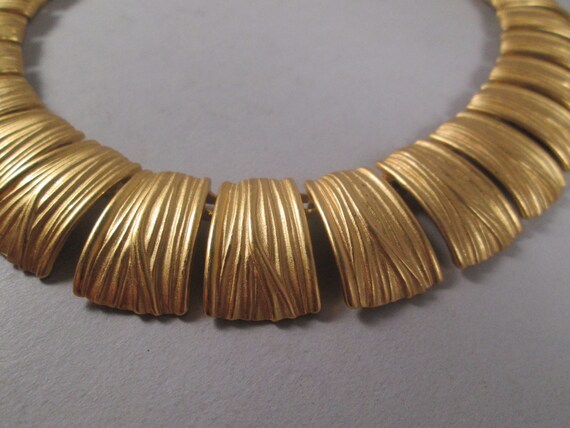 ANNE KLEIN Gold Choker Necklace.  Sculptural Arch… - image 6