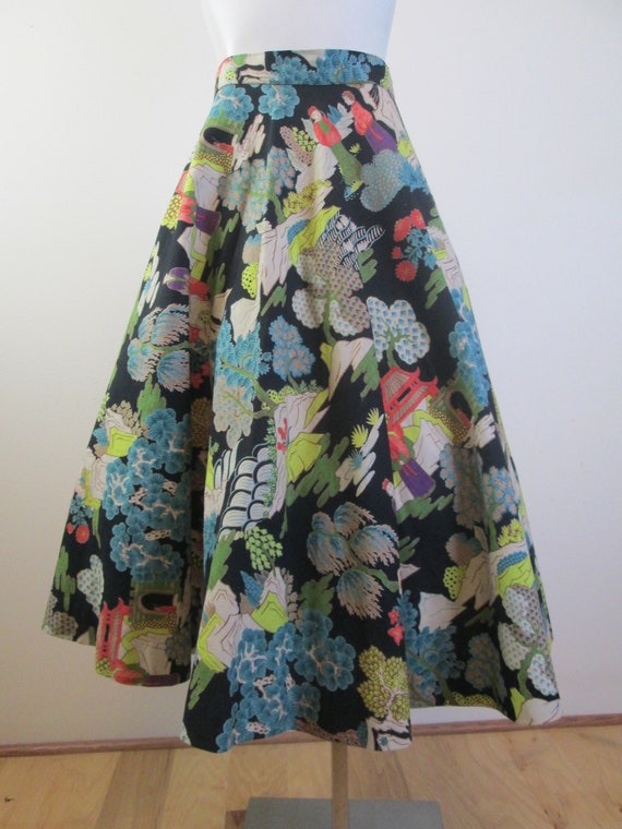 Amazing 1950s Asian Novelty Skirt. Bold Barkcloth… - image 2