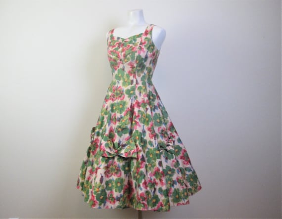1950s FIT & FLARE Day Dress.  Lightweight Splash Print Floral Cotton.  Pleated Bodice.  Unlined.  Bust 35", Waist 25".  Size Small