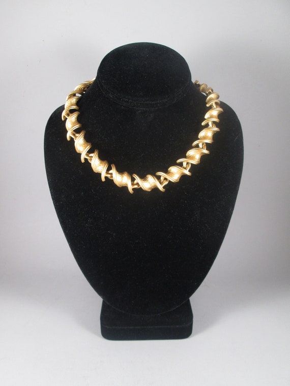 ANNE KLEIN Gold Choker Necklace.  Spiral Links in 