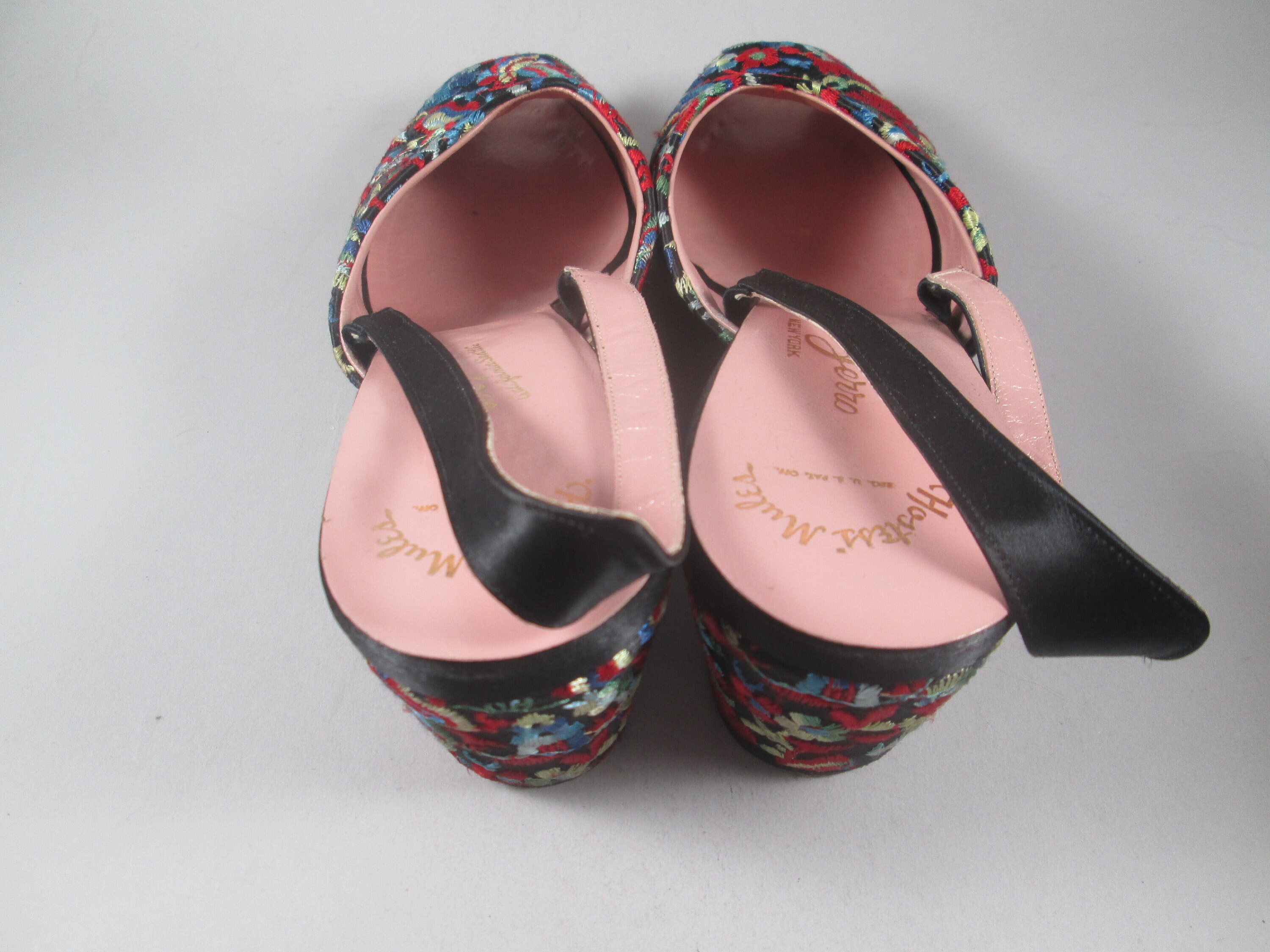 Rare Toes Rare! 1940s Embroidered Peep Toe Shoes. Chinese Figures on Black, Pink ...