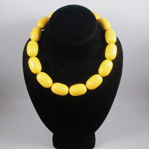 1940s BAKELITE Choker Necklace.  BIG Long Oval Chunky Yellow Beads, Old Screw Clasp.  All Statement, Rockabilly, Retro, Modernist Chic!