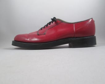 1940s 1950s CROSBY SQUARE Mens Red Lace Up Shoes.  Insane Apple Color w/ Black Laces & Thick Soles. Nearly Unworn. Vintage Estate Find Sz 8.