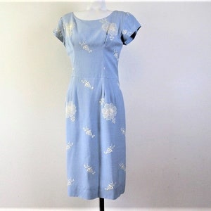 1950s Embroidered Blue Linen Dress.  Prettiest Day Sheath with Round Neckline, Back V.  Excellent Condition. Medium. Bust 37&quot;-38&quot;