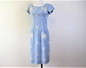 1950s Embroidered Blue Linen Dress.  Prettiest Day Sheath with Round Neckline, Back V.  Excellent Condition. Medium. Bust 37"-38"