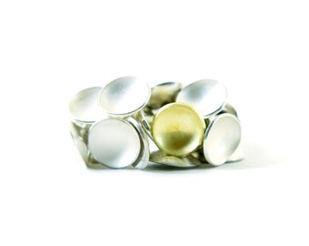 Dangle circles on ring, silver en gold circles, 3 mm round silver ring