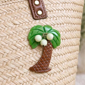 1940s Palm Tree Brooch – Bakelite Style Fakelite Resin Pin, Rockabilly Tiki Vintage Reproduction