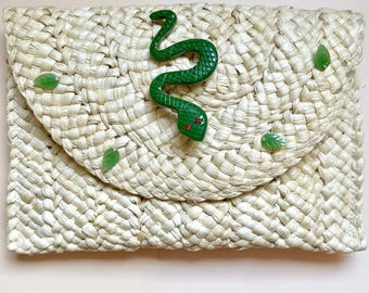 Snake Straw Purse – 1940s 1950s Style Bag with Bakelite Inspired Snake Brooch, Fakelite Resin