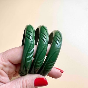 Green Resin Carved Bangle: Fakelite Bakelite style, Vintage 1950s Rockabilly Style