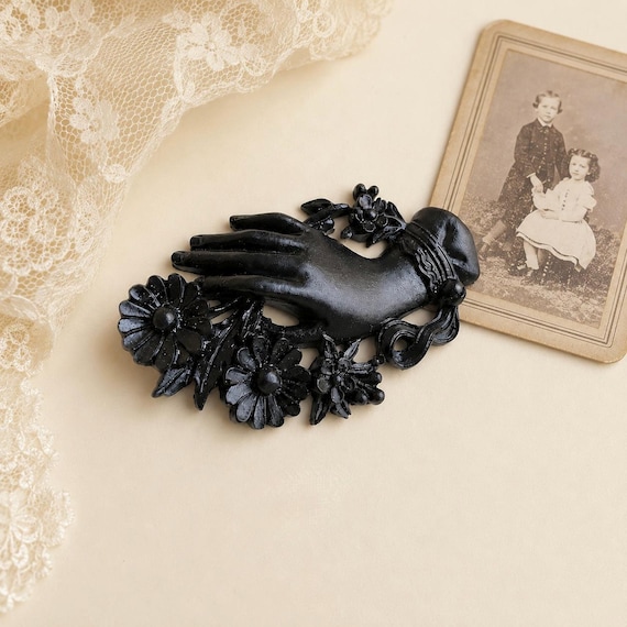 Victorian Mourning Hand Brooch – Fakelite Resin, Whitby Jet Style, Gothic Collector Jewelry