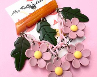 Retro Pink flower brooch, Bakelite jewelry inspired, Resin brooch, 1940s 1950s style by Mrs Polly's Lucite