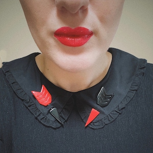 Fakelite Arrow Brooch Set: Retro Rockabilly Resin Pins