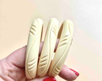 Cream Waves Bakelite Style Bangle, Vintage Inspired Resin Bracelet Fakelite 1950s