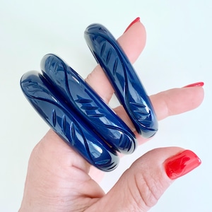 Blue Resin Carved Bangle: Fakelite Bakelite style, Vintage 1950s Rockabilly Style