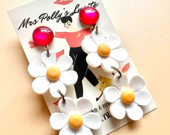 Retro Daisy Earrings, Bakelite jewelry inspired, Resin earrings, Rockabilly 1950s 1960s style by Mrs Polly's Lucite - 1940s 1950s Inspired