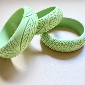 Mint Leaf Carved Resin Bangle: Fakelite Bakelite style, Vintage 1940s 1950s Rockabilly Style