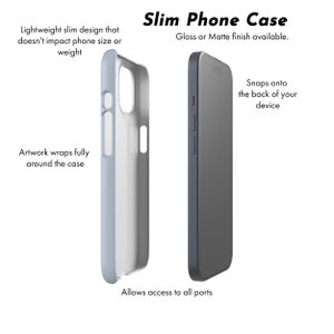 Puede incluir: Una funda de tel&eacute;fono delgada con un dise&ntilde;o azul claro y gris. La funda est&aacute; dise&ntilde;ada para proteger tu tel&eacute;fono sin agregar volumen. Tiene un dise&ntilde;o ligero que no afecta el tama&ntilde;o o el peso del tel&eacute;fono. La funda est&aacute; hecha de material duradero y permite el acceso a todos los puertos.