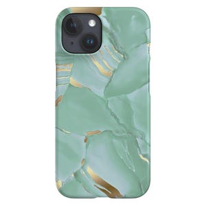 Peut inclure: Coque de téléphone vert menthe avec un motif marbré doré. L'étui a une finition brillante et une découpe pour l'appareil photo. Le design présente des lignes dorées fluides sur un fond vert clair, créant un aspect luxueux.