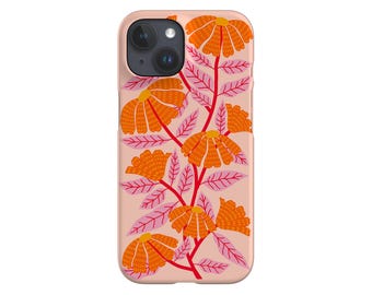Puede incluir: Una funda de teléfono rosa con un diseño floral. Las flores son de color naranja y rojo con hojas rosas. La funda tiene un recorte para el objetivo de la cámara.