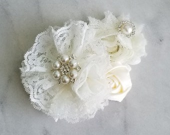Flower hair clip / flower girl hair clip, ivory hair clip / lace flower clip ivory, bridesmaid hair clip, wedding hair clip / girl hair clip