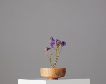 Vase moyen surclé | Vase bourgeon | Vase en bois | Bois tourné | Bois récupéré | Séquoia | Camphre | Noyer | Frêne