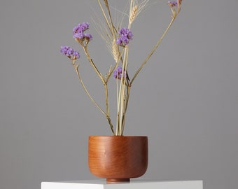 Grand vase surclé | Vase bourgeon | Vase en bois | Bois tourné | Bois récupéré | Noyer | Séquoia | Cerise | Chêne blanc