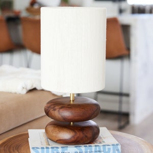 River Rock Lamp Walnut Wood Lamp Base Reclaimed Wood Table Lamp Turned Wood imagem 7