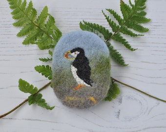 Embroidered puffin coastal bird on felt brooch, Christmas present, jewellery, nature gift, wildlife,