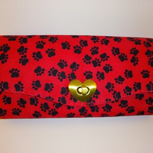 Hundeliebhaber werden diese Paw-fect Akkordeon Clutch Brieftasche lieben! Spaß und funktionell!