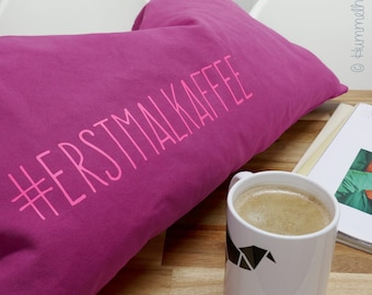 Bügelbild #ErstmalKaffee, Flockfolie oder Flexfolie in Wunschfarbe, zum Aufbügeln auf Textilien mit hohem Baumwollgehalt