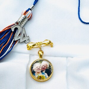 Graduation memorial Photo Charm Pin Personalized Tassel Charm Brooch Pin In Memory Unique Graduation Gifts Memorial Tassel for Cap and Gown