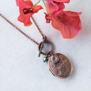 Oval Floral Copper Locket Necklace, Personalized Initial Necklace, Gift for Mom Sister Aunt, Toggle Necklace