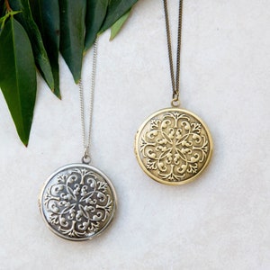Photo Locket Necklace 32mm Photo Pendant Antique Silver Gold Keepsake Picture Bridal Jewelry Personal Gift for Mom Daughter Sister