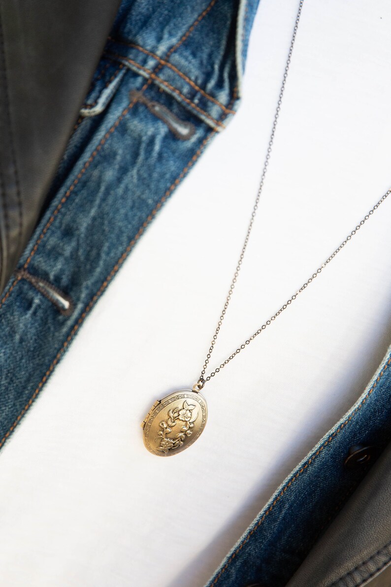 Oval Locket Necklace Floral Photo Pendant 26x37mm Antique Etsy
