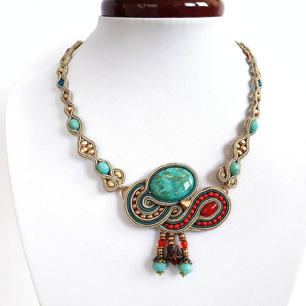 Collier De Sactache avec collier turquoise et corail// pierres// collier turquoise// collier coloré