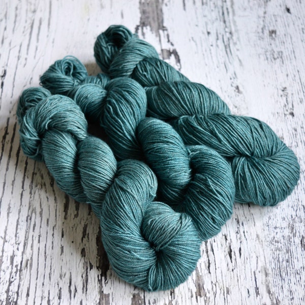 Hand Dyed Yarn, hand dyed sock yarn, fingering yarn, 4 ply yarn, merino, silk, yak, hand dyed merino, Teal Ocean