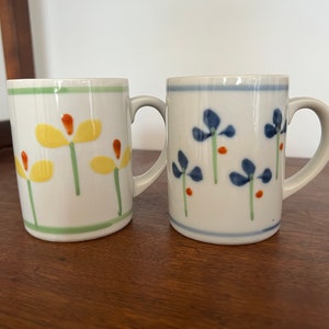 Vintage floral mugs set of 2