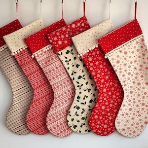 MEIAS DE NATAL Escandinavas Personalizadas - Tradicionais Feitas à Mão, Feitas no Reino Unido, Inicial/Nome Bordados, Reutilizáveis