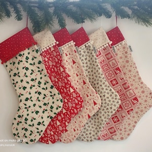 CALZE DI NATALE Scandi personalizzate - Realizzate artigianalmente in stile tradizionale, realizzate nel Regno Unito, con iniziale/nome ricamati, riutilizzabili