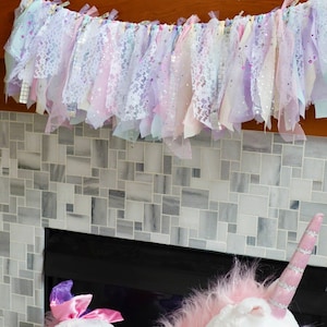 Bannière de joyeux anniversaire, glace de licorne de beignet, bannière de premier anniversaire, bannière d’anniversaire de pastel, fille de bannière de haut-chaise, garland de chaise haute