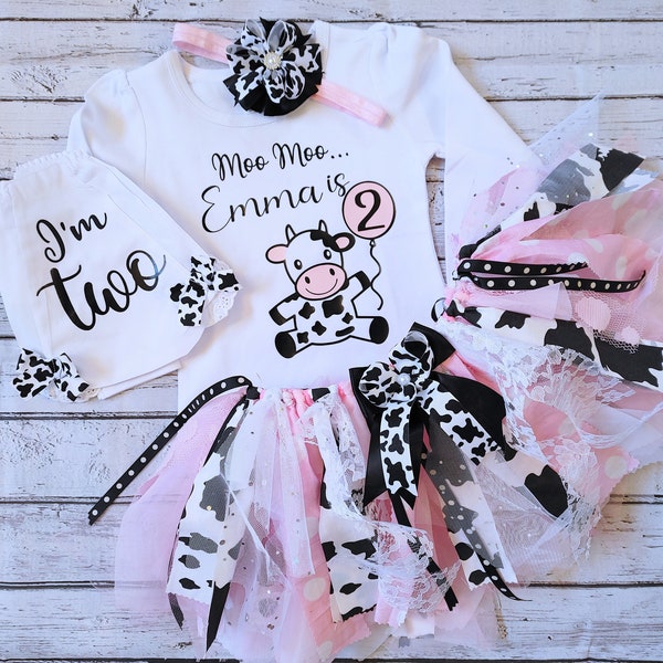 Moo Moo Im Two Second Birthday Outfit , Girl 2nd birthday outfit, Baby Girl Second Birthday Shirt , second birthday gift, cow birthday party