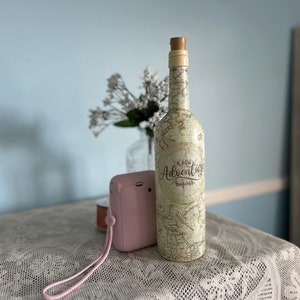 Unieke flesdecoupagelampen: geüpcycled woondecoratie, cadeaus met avontuurthema en handgemaakte verlichting voor alle gelegenheden